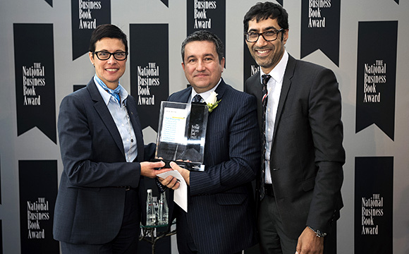 Alfred Hermida, centre, winner of the 2015 National Business Book Award (The Canadian Press Images PHOTO/National Business Book Award)